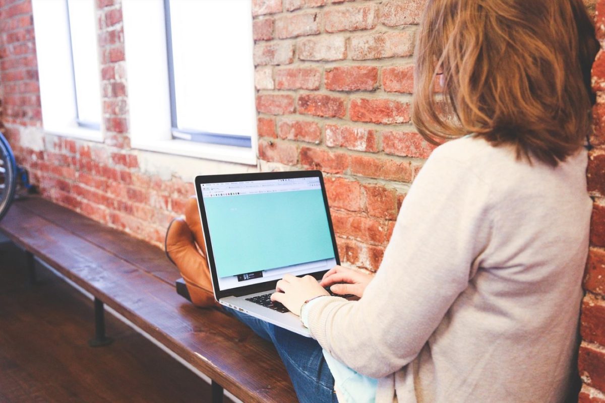 Prévenir les tendinites en télétravail : gestes quotidiens