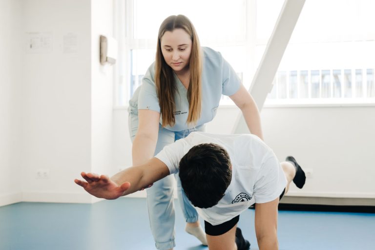Comment le mouvement atténue-t-il l&rsquo;arthrose au quotidien ?