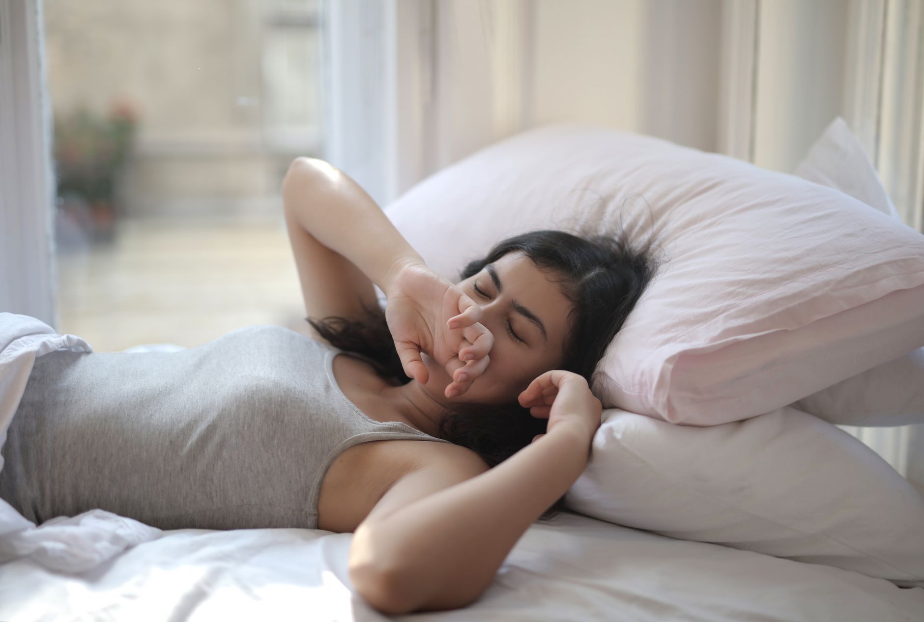 Comparatif des positions de sommeil pour soulager le dos