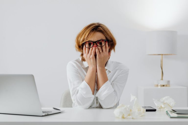 Grignotage et Stress : Comment Éviter de Craquer ?